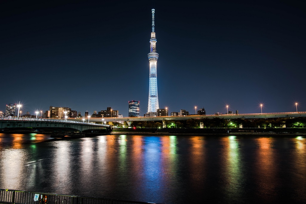 天まで伸びる電波塔 夜の東京スカイツリーをいろんな角度から撮ってみた話 ゆるカメライフ