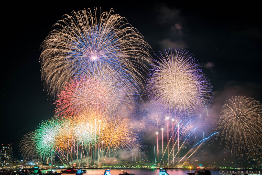 神戸を照らす光の花 みなとこうべ海上花火大会を撮ってきた ゆるカメライフ